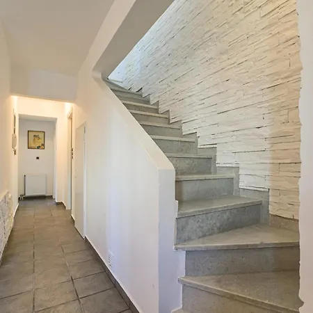 4 Bedroom Valerie With Private Swimming Pool *