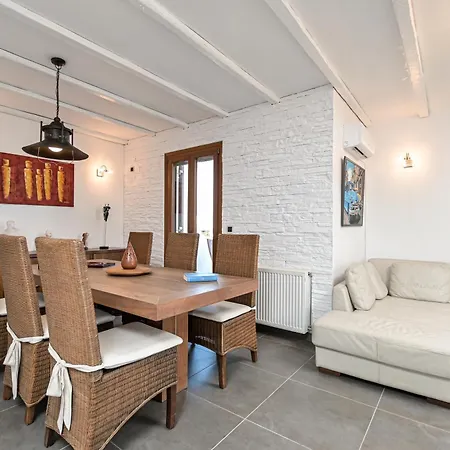 Villa 4 Bedroom Valerie With Private Swimming Pool *