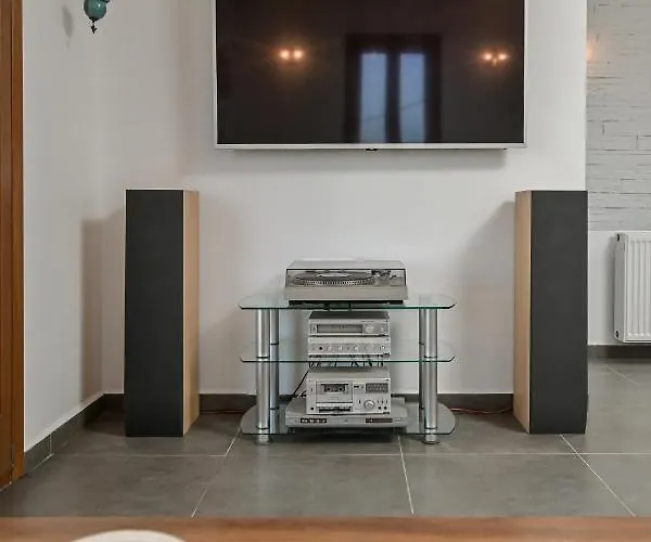 4 Bedroom Valerie With Private Swimming Pool *