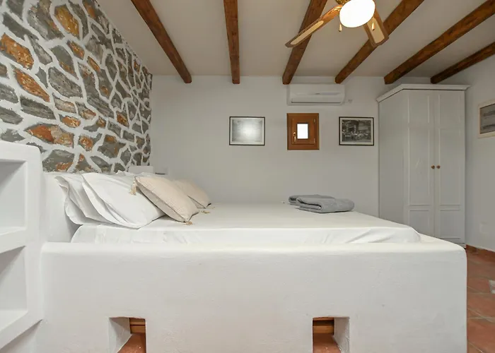 4 Bedroom Valerie With Private Swimming Pool Villa *