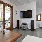 Villa 4 Bedroom Valerie With Private Swimming Pool *