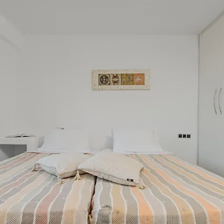 4 Bedroom Valerie With Private Swimming Pool