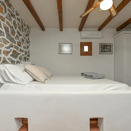 4 Bedroom Valerie With Private Swimming Pool Vila *