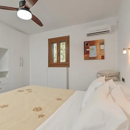 4 Bedroom Valerie With Private Swimming Pool *