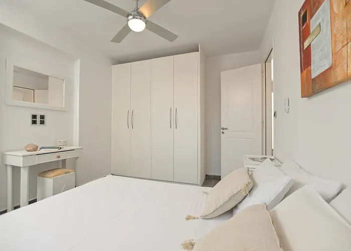 Βίλα 4 Bedroom Valerie With Private Swimming Pool Στελίδα