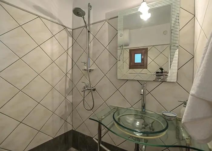 4 Bedroom Valerie With Private Swimming Pool *