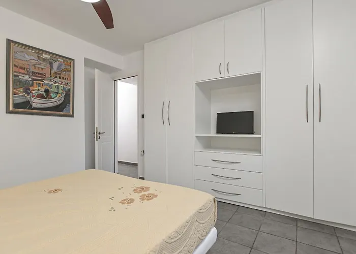 Βίλα 4 Bedroom Valerie With Private Swimming Pool