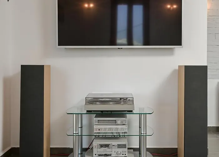 4 Bedroom Valerie With Private Swimming Pool *